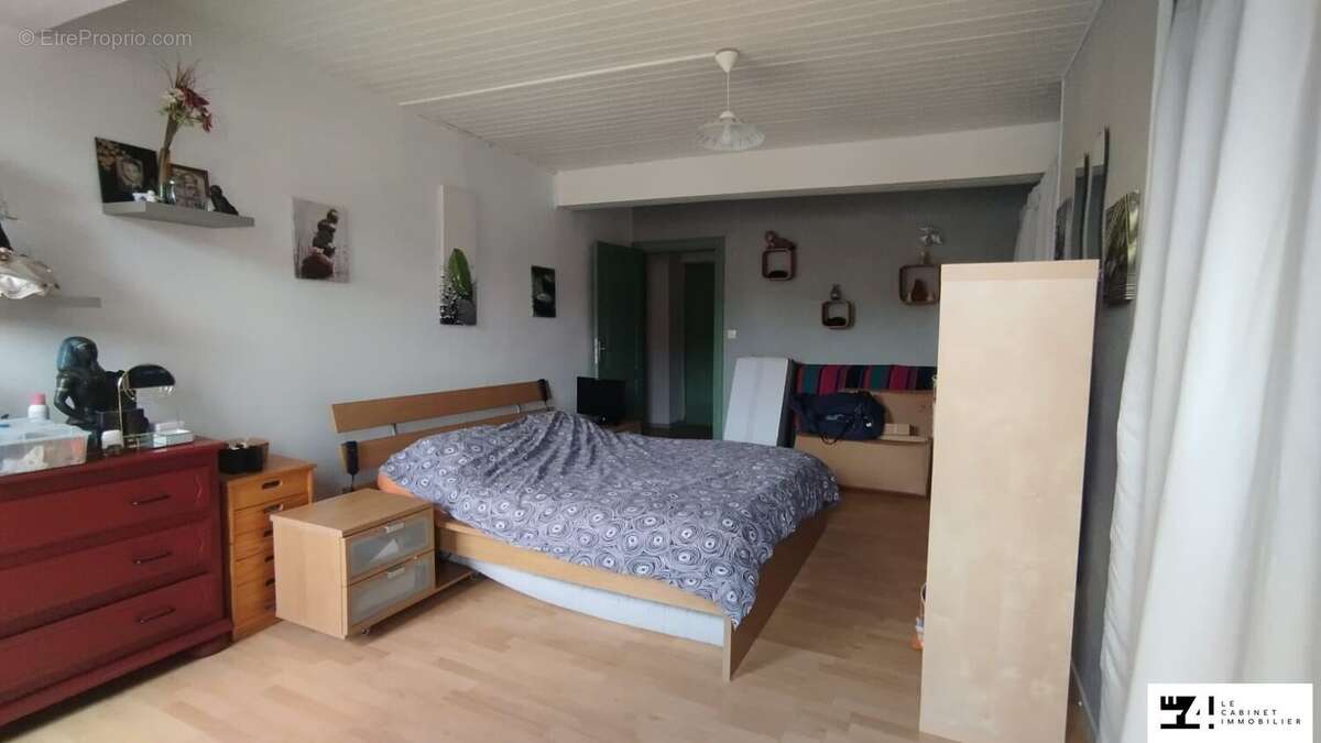 Maison à MONTBRUN-BOCAGE