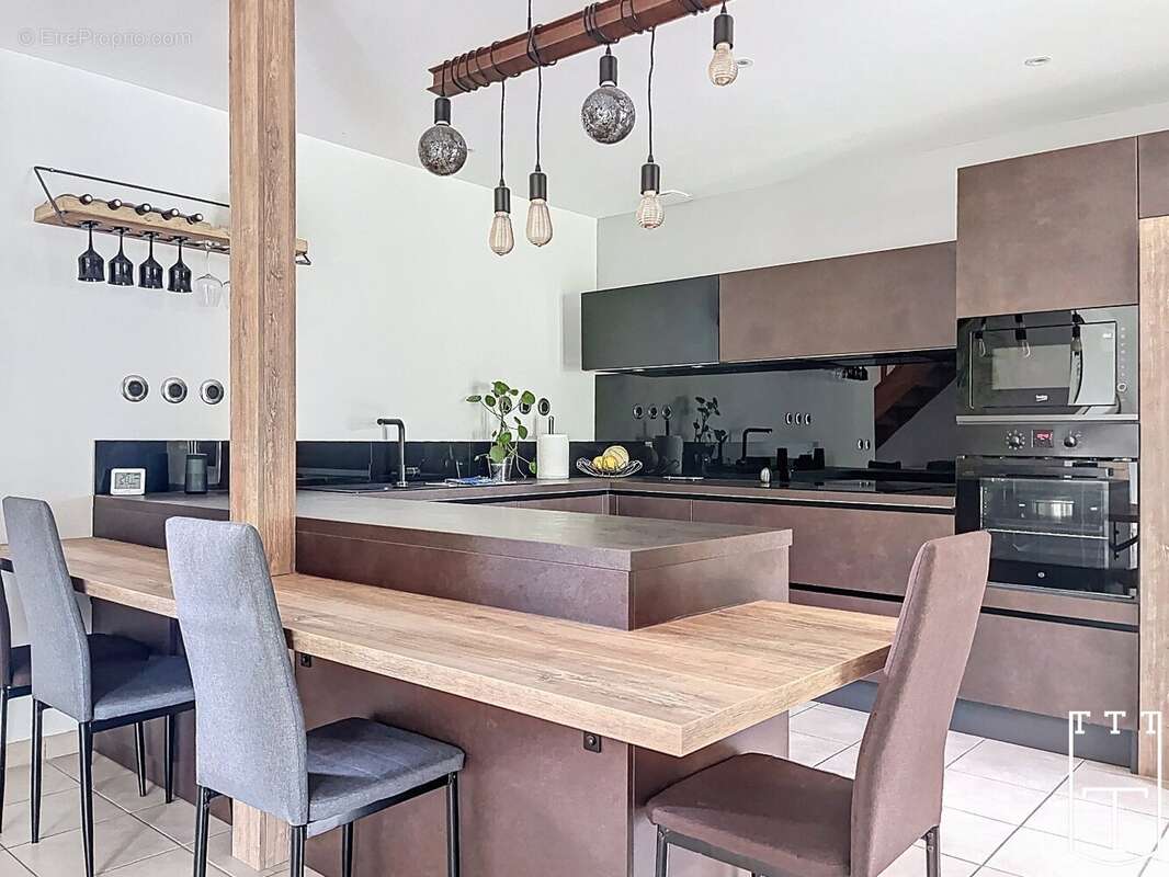 Maison à VALLON-PONT-D&#039;ARC