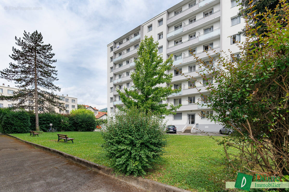 Appartement à MEYLAN