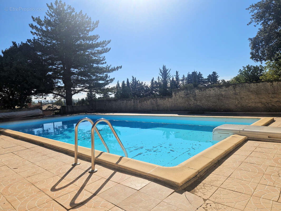 Maison à CHATEAUNEUF-DE-GADAGNE
