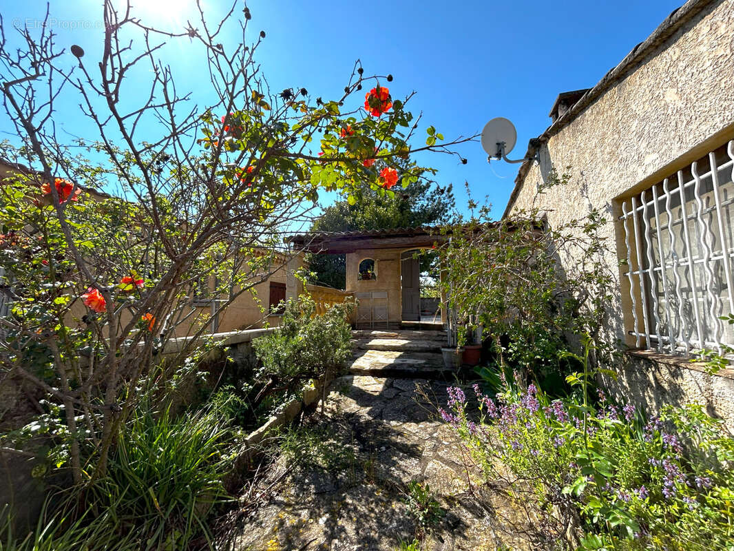 Maison à CHATEAUNEUF-DE-GADAGNE