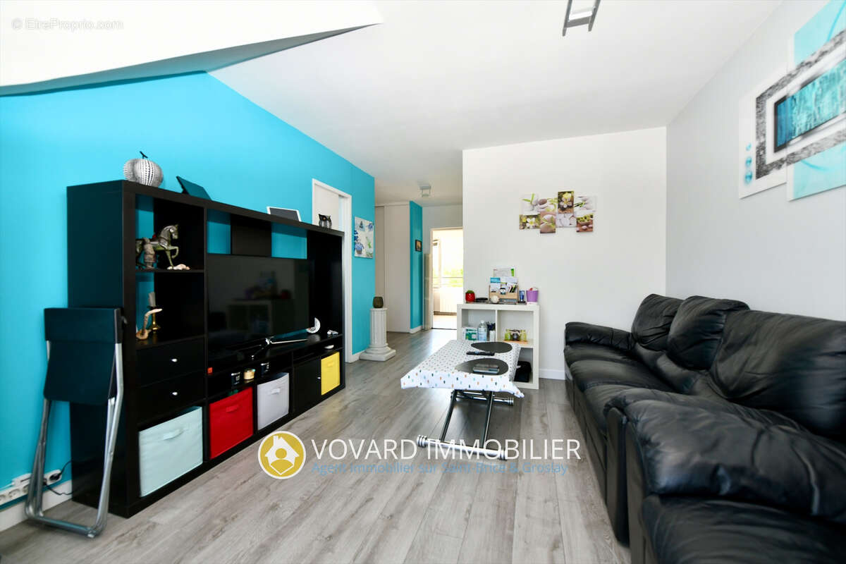 Appartement à EZANVILLE