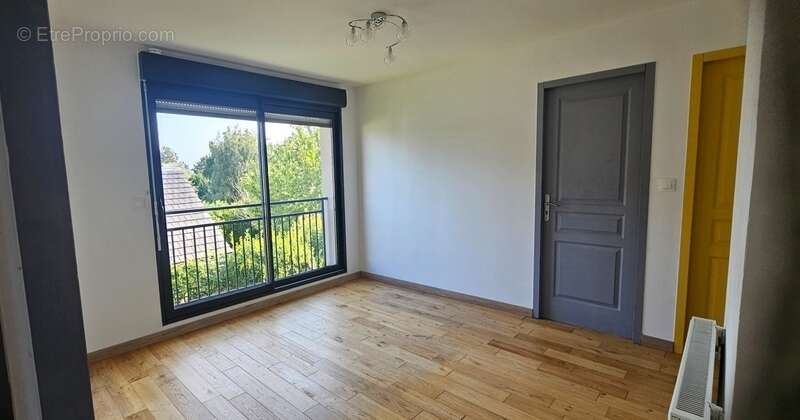 Maison à SAINT-LEU-D&#039;ESSERENT