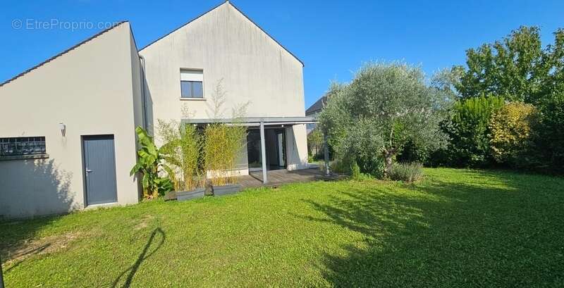 Maison à SAINT-LEU-D&#039;ESSERENT