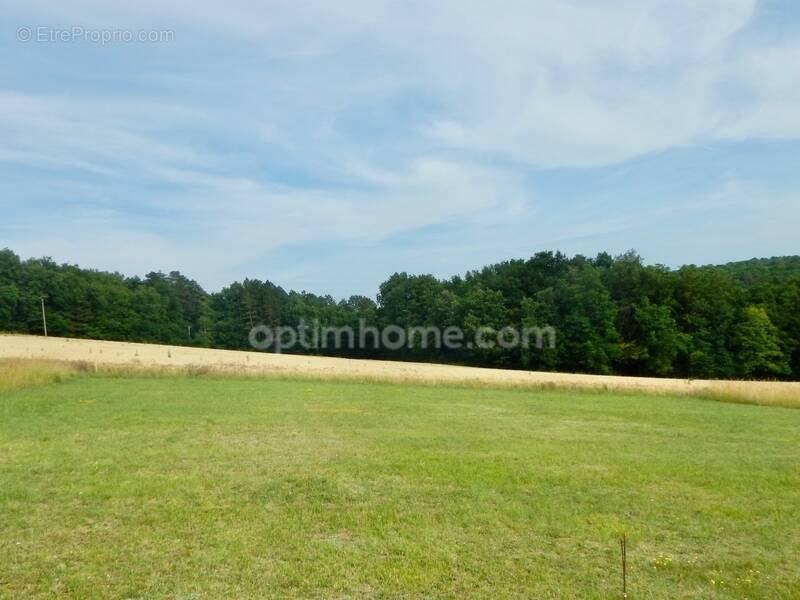 Terrain à NOTRE-DAME-DE-SANILHAC