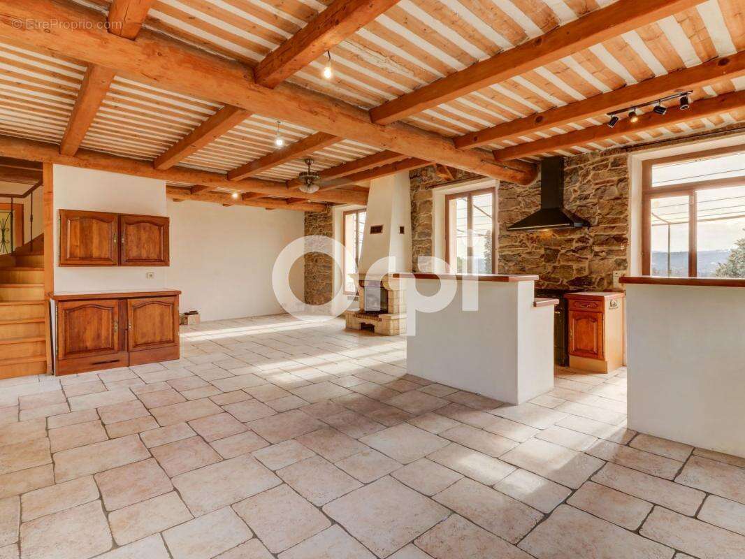 Appartement à FAYENCE