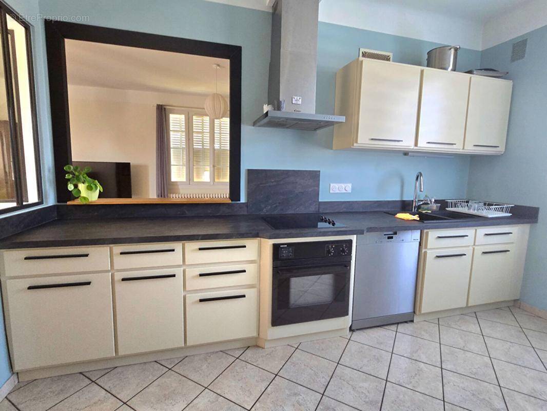 Maison à CREUZIER-LE-VIEUX