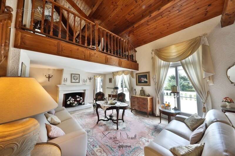 Maison à LA ROCHE-VINEUSE