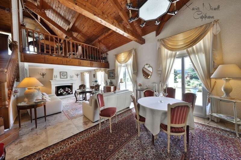 Maison à LA ROCHE-VINEUSE