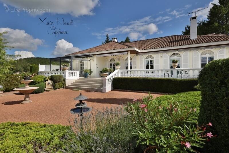 Maison à LA ROCHE-VINEUSE