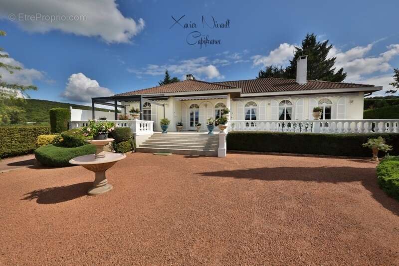 Maison à LA ROCHE-VINEUSE