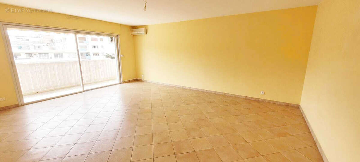 Appartement à HYERES