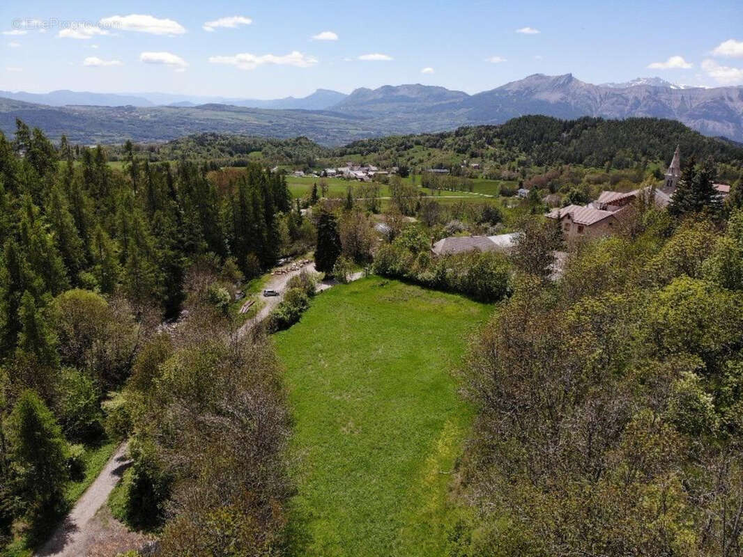 Terrain à SAINT-MICHEL-DE-CHAILLOL