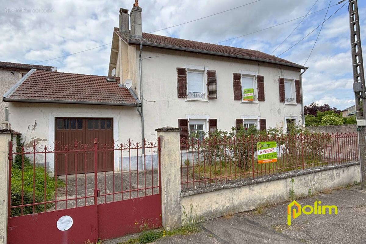 Maison à THIAUCOURT-REGNIEVILLE