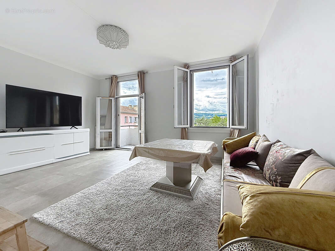 Appartement à SAINT-ETIENNE