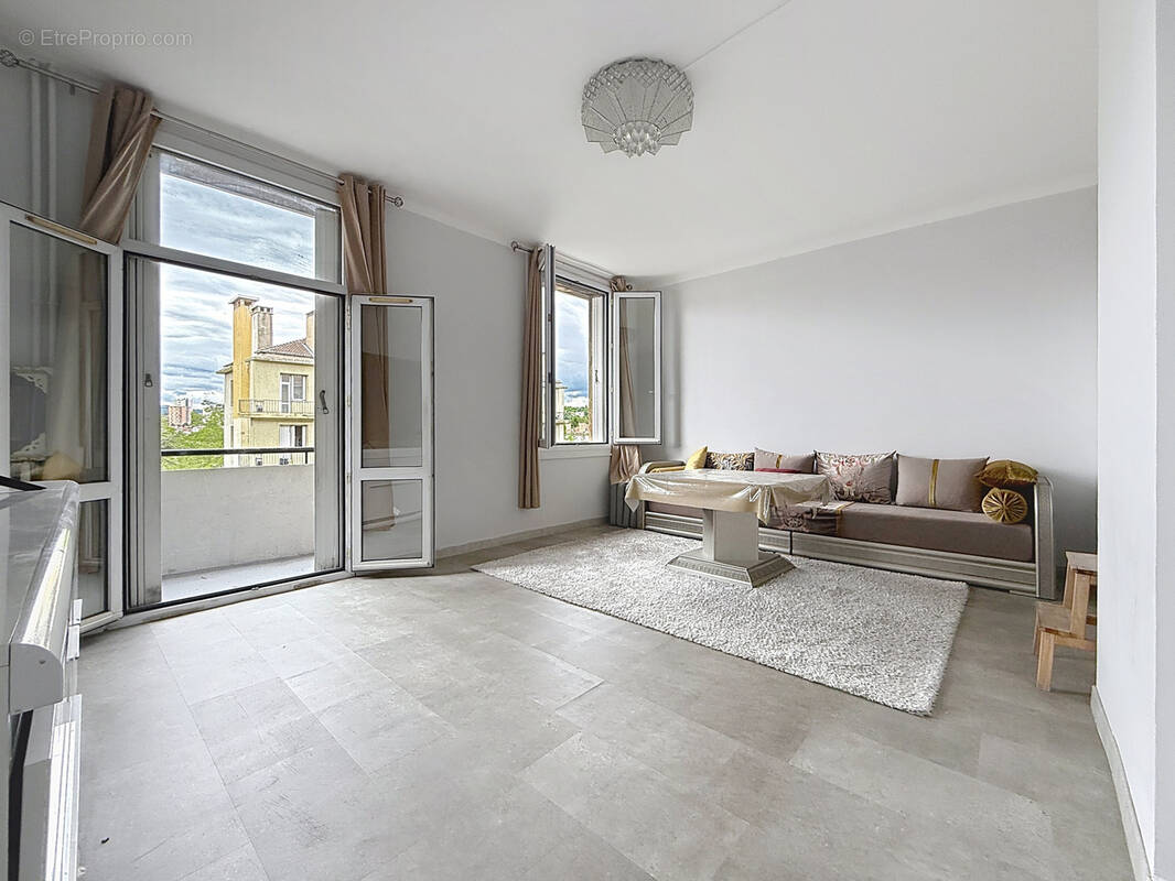 Appartement à SAINT-ETIENNE