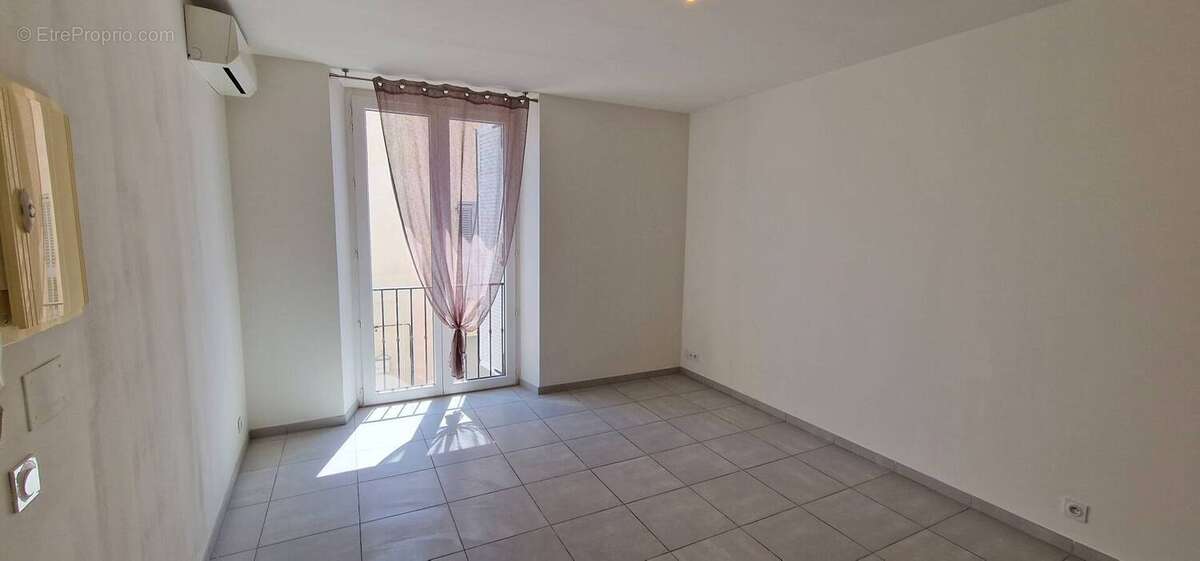 Appartement à ROQUEBRUNE-SUR-ARGENS