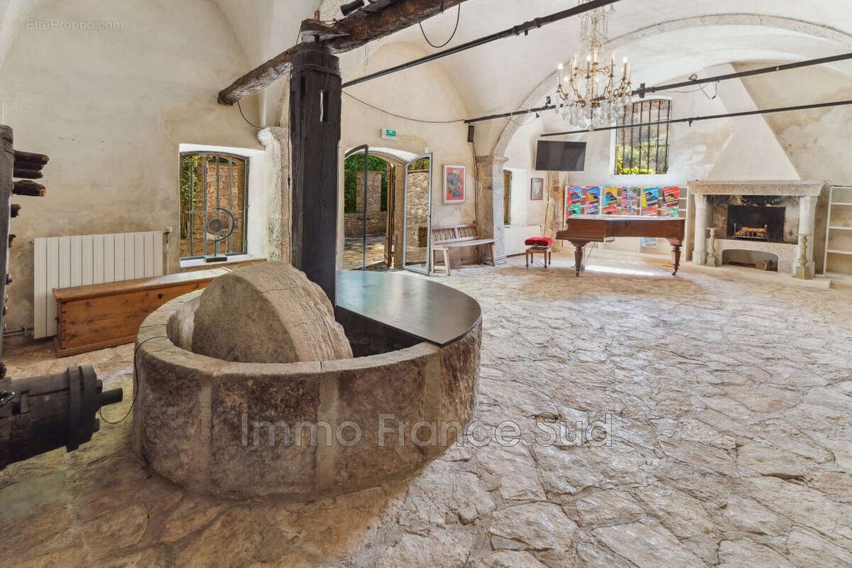 Maison à ENTRECASTEAUX