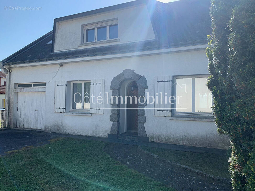 Maison à SAINT-HILAIRE-DE-CHALEONS