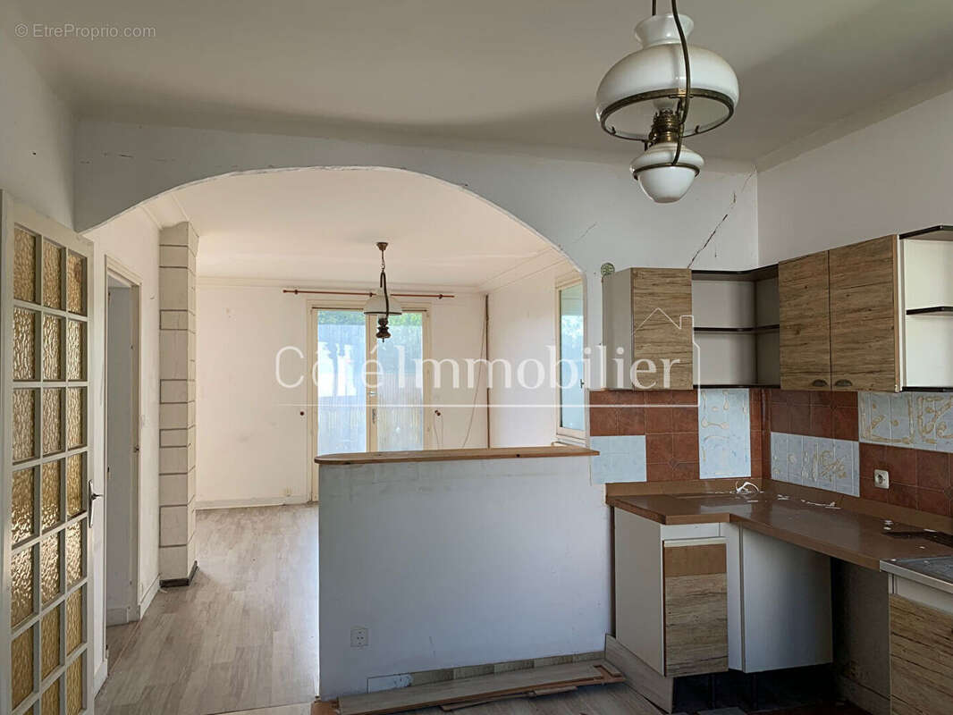 Maison à SAINT-HILAIRE-DE-CHALEONS