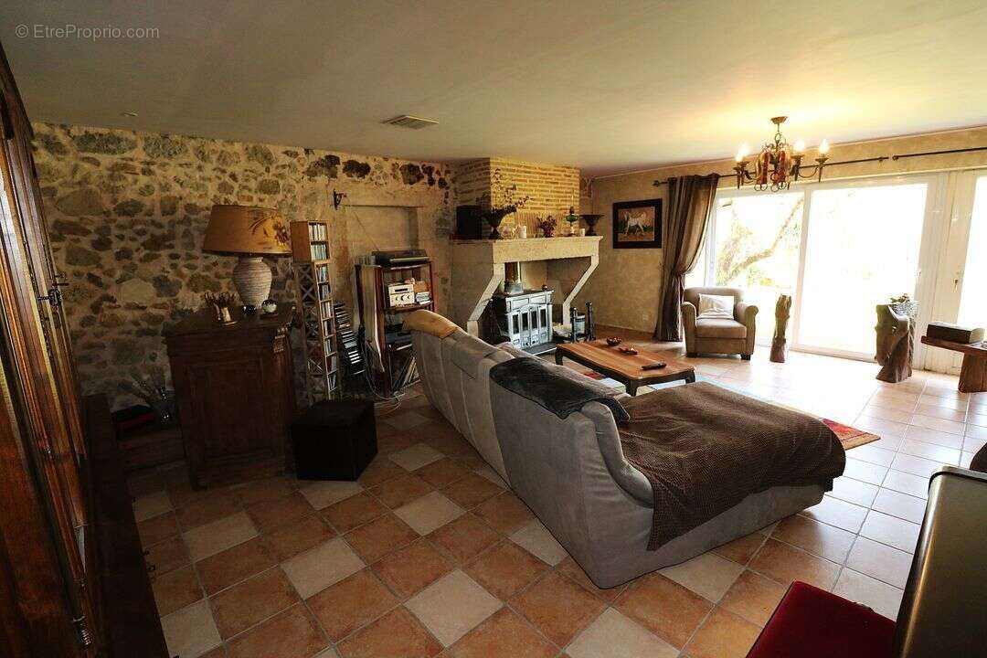 MAISON NATURE BOIS HECTARES CALME ATYPIQUE GITES TERRAINS BOX - Maison à SAINT-SYMPHORIEN