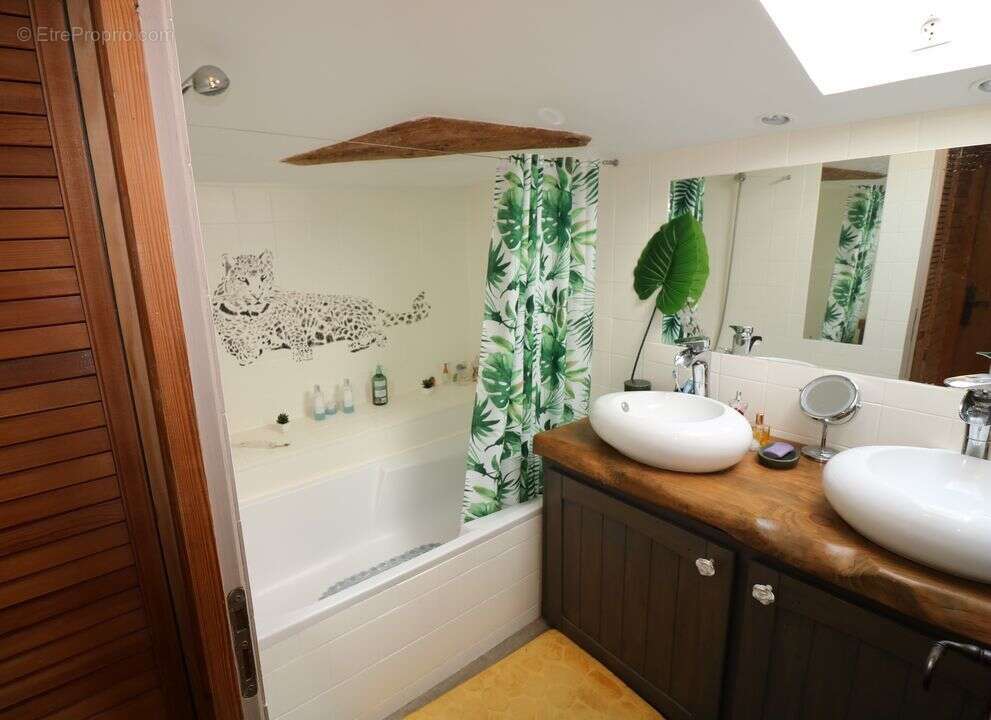 MAISON NATURE BOIS HECTARES CALME ATYPIQUE GITES TERRAINS BOX - Maison à SAINT-SYMPHORIEN