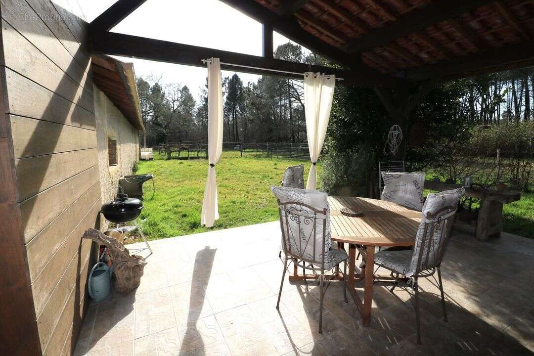 MAISON NATURE BOIS HECTARES CALME ATYPIQUE GITES TERRAINS BOX - Maison à SAINT-SYMPHORIEN