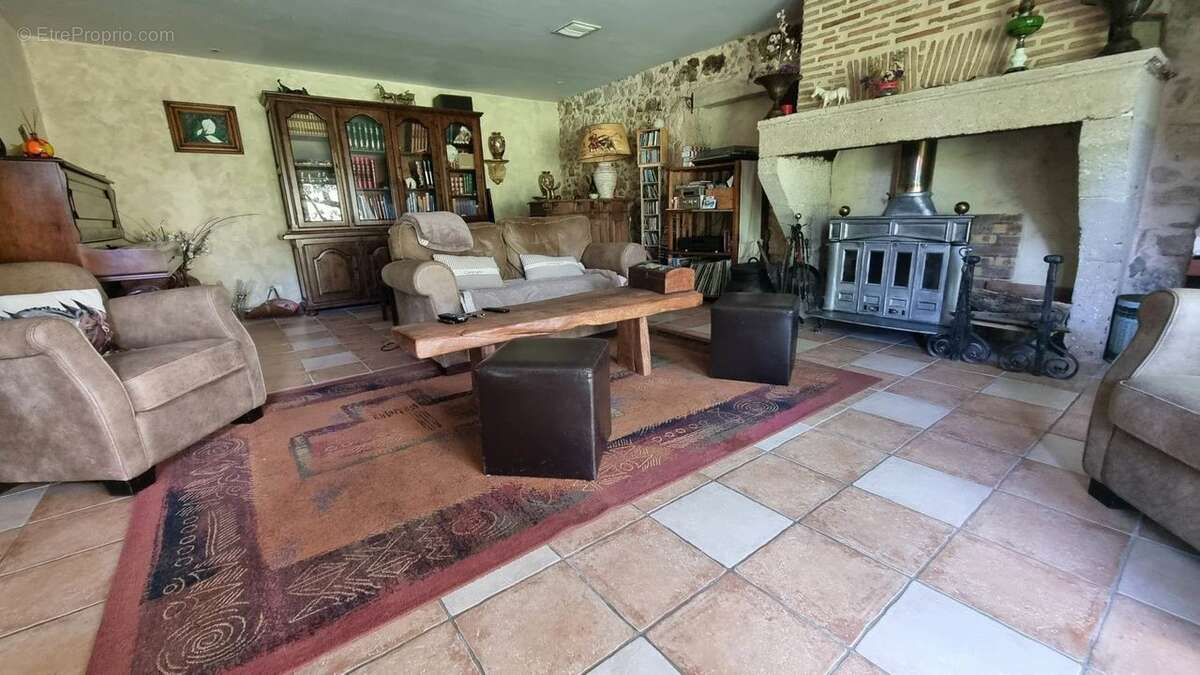 MAISON NATURE BOIS HECTARES CALME ATYPIQUE GITES TERRAINS BOX - Maison à SAINT-SYMPHORIEN