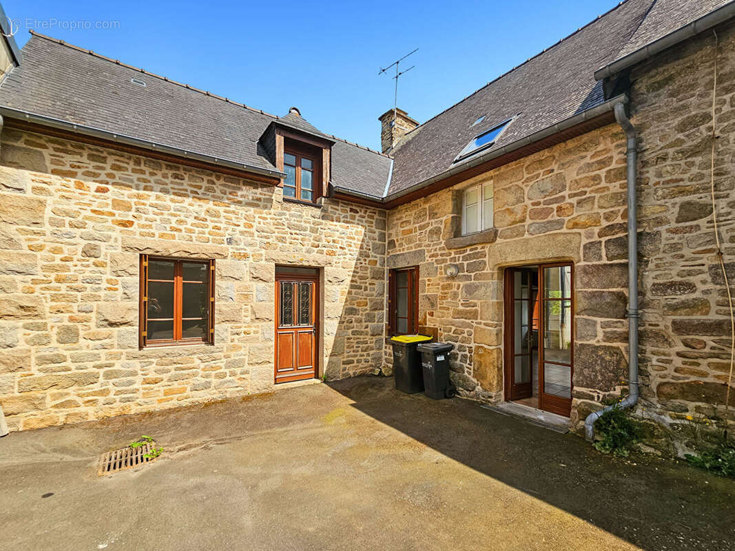 Maison à ANTRAIN