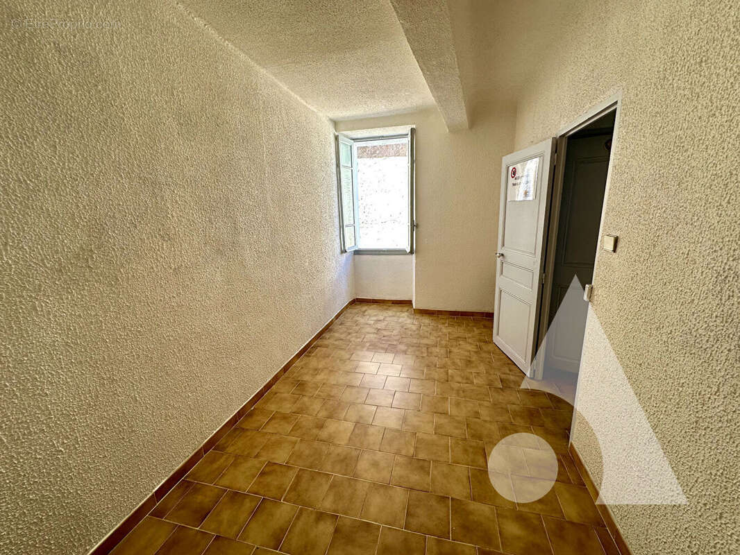 Appartement à REGUSSE