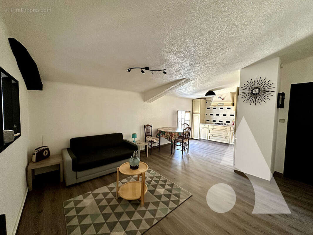 Appartement à REGUSSE