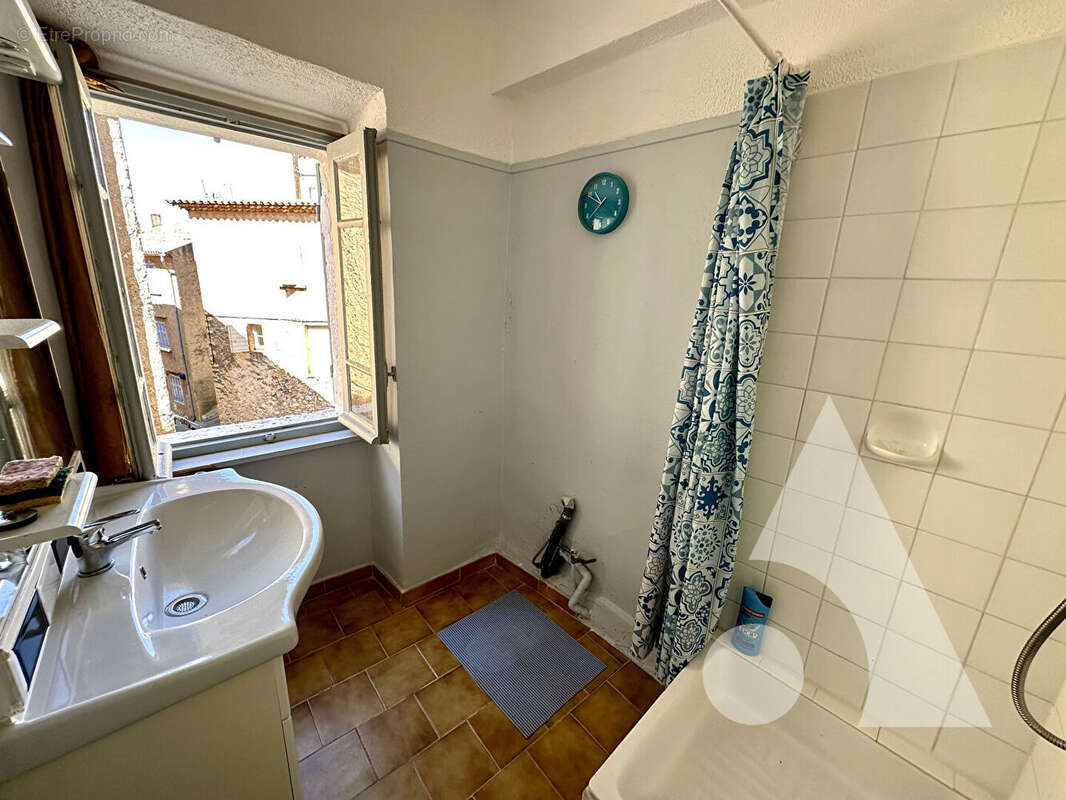 Appartement à REGUSSE