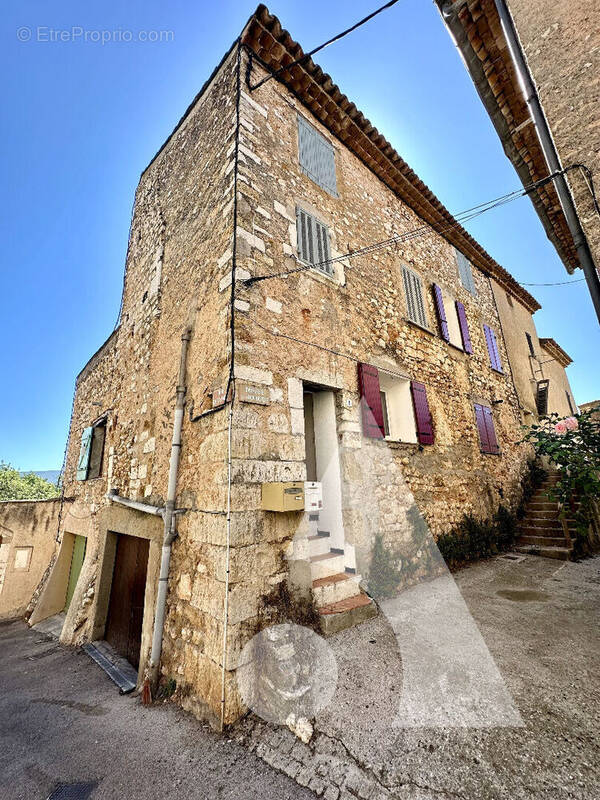 Appartement à REGUSSE