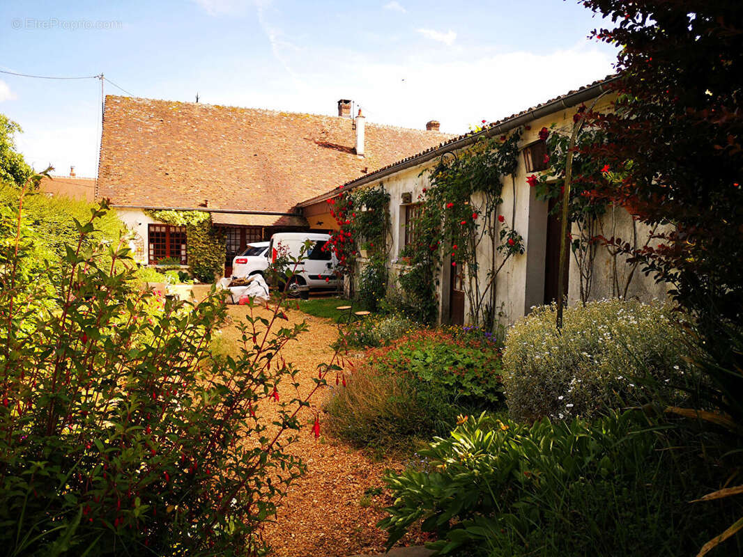 Maison à CHAMPROND-EN-GATINE