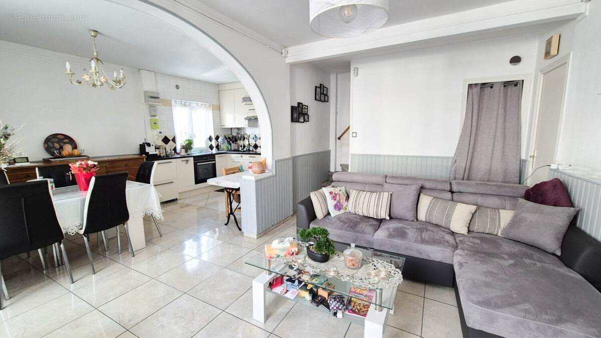 Maison à CHAMPS-SUR-MARNE