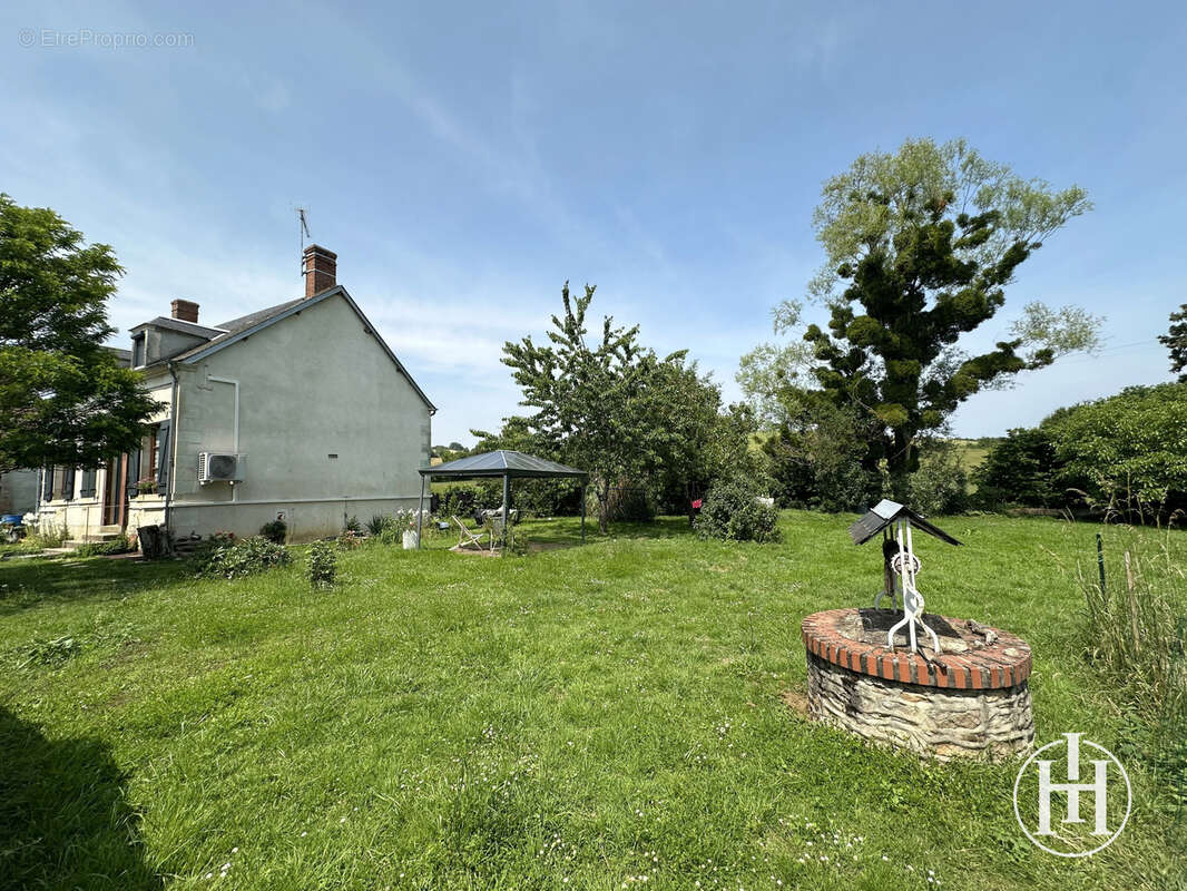 Maison à SAINT-PIERRE-LES-ETIEUX