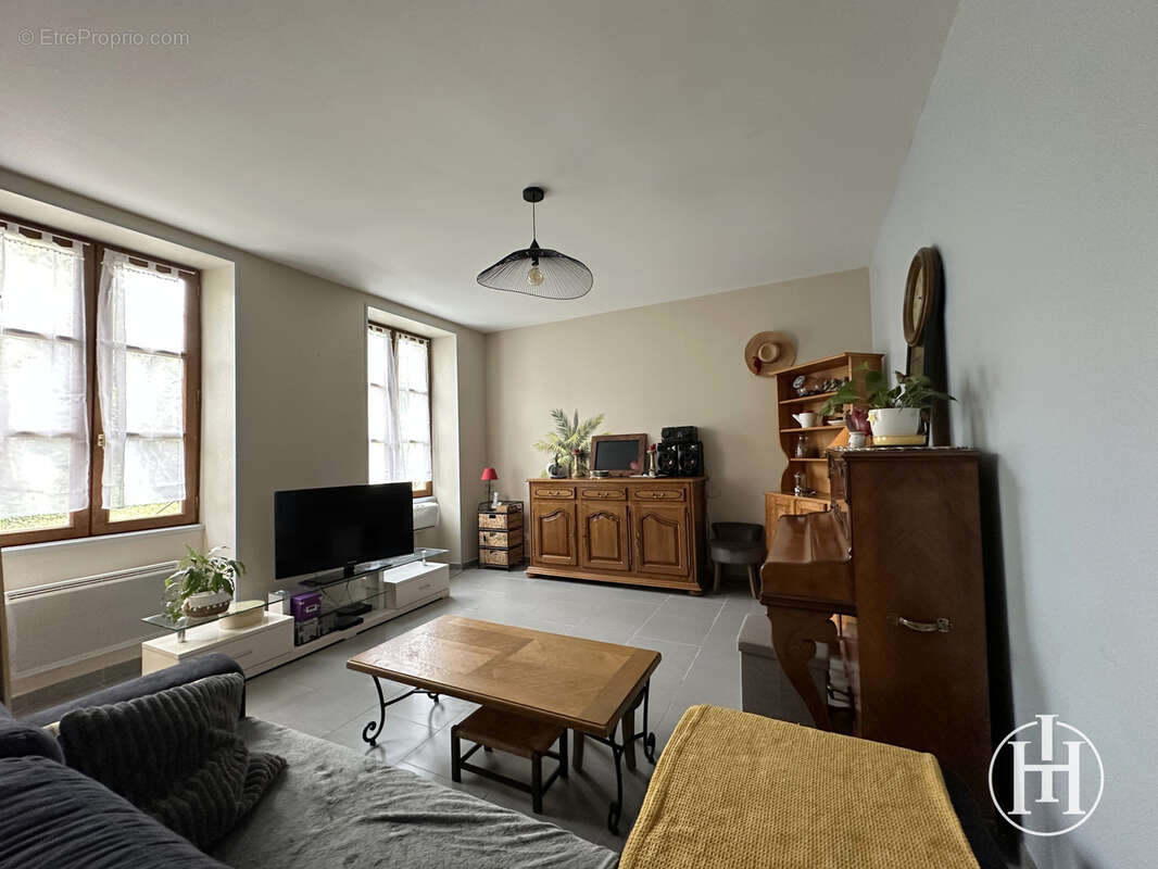 Maison à SAINT-PIERRE-LES-ETIEUX