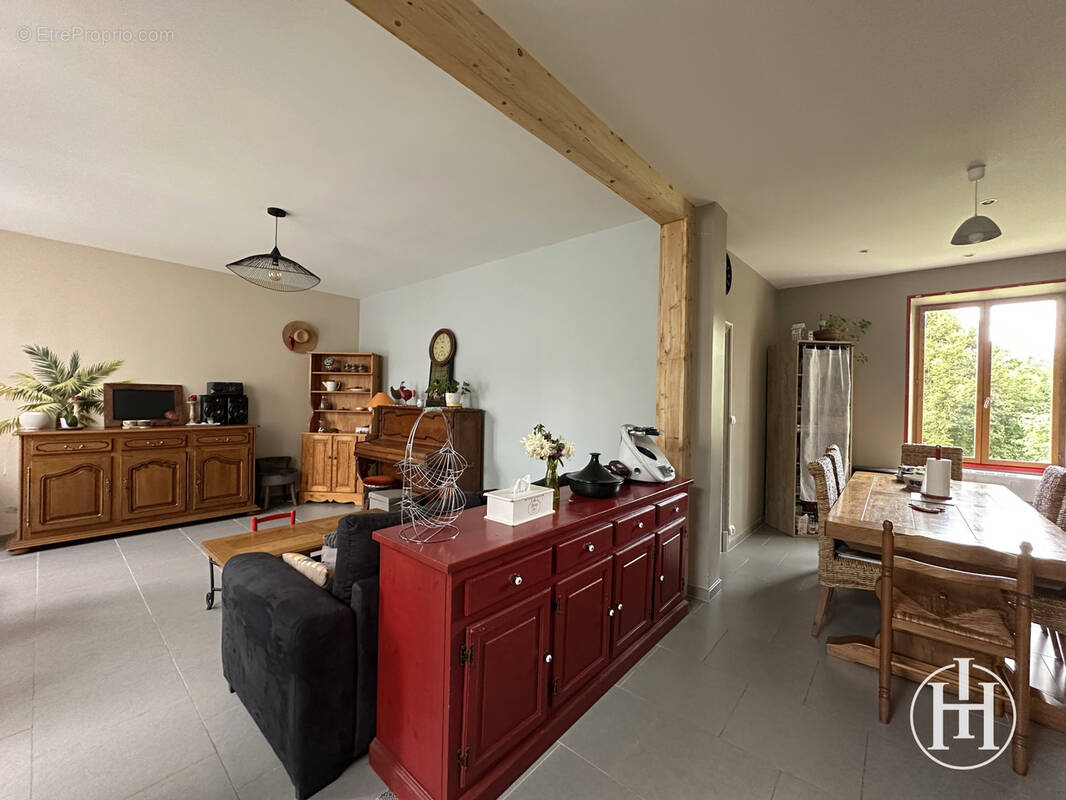 Maison à SAINT-PIERRE-LES-ETIEUX