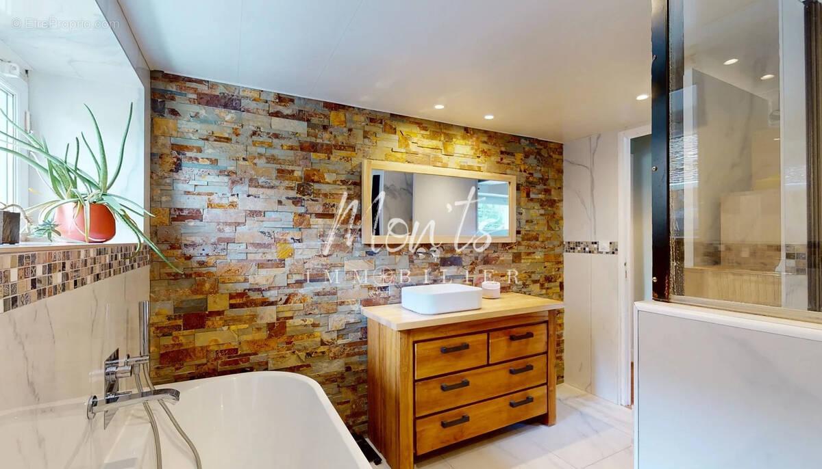 Maison à LES AVENIERES