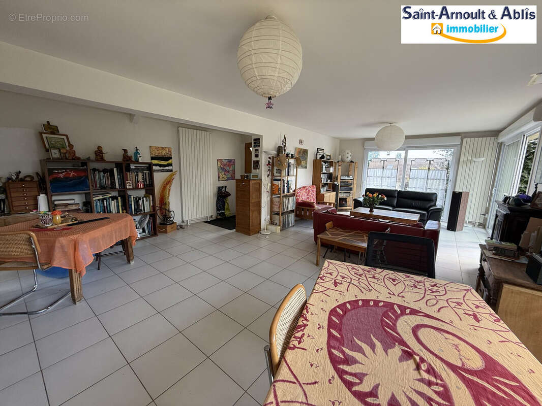 Maison à SAINT-ARNOULT-EN-YVELINES