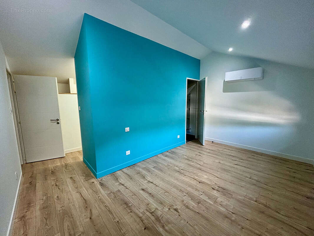 Maison à SAINT-LAURENT-DE-LA-PREE