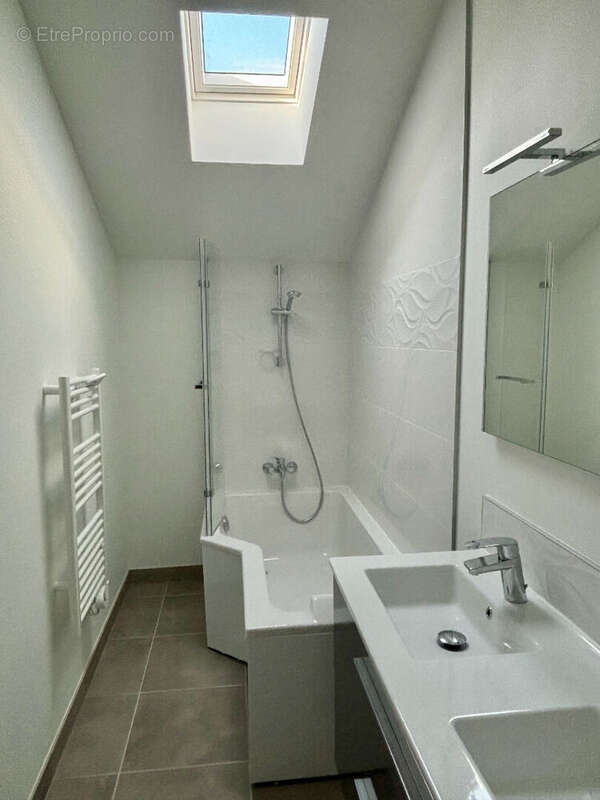 Maison à SAINT-LAURENT-DE-LA-PREE