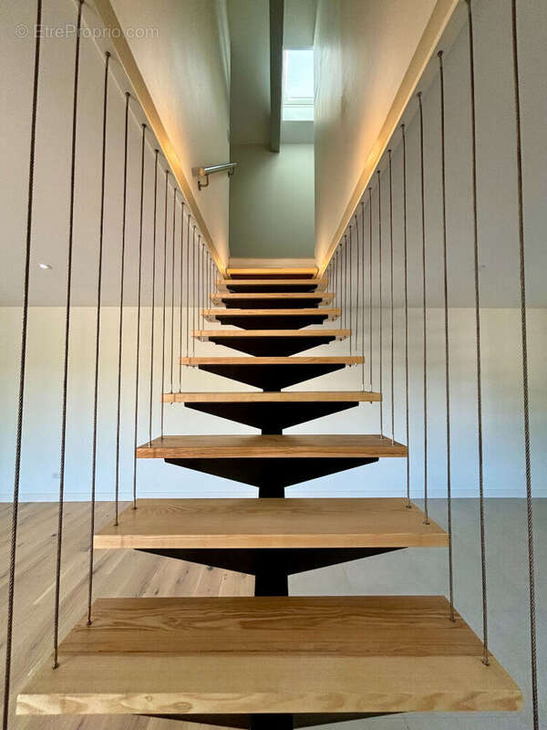 Maison à SAINT-LAURENT-DE-LA-PREE