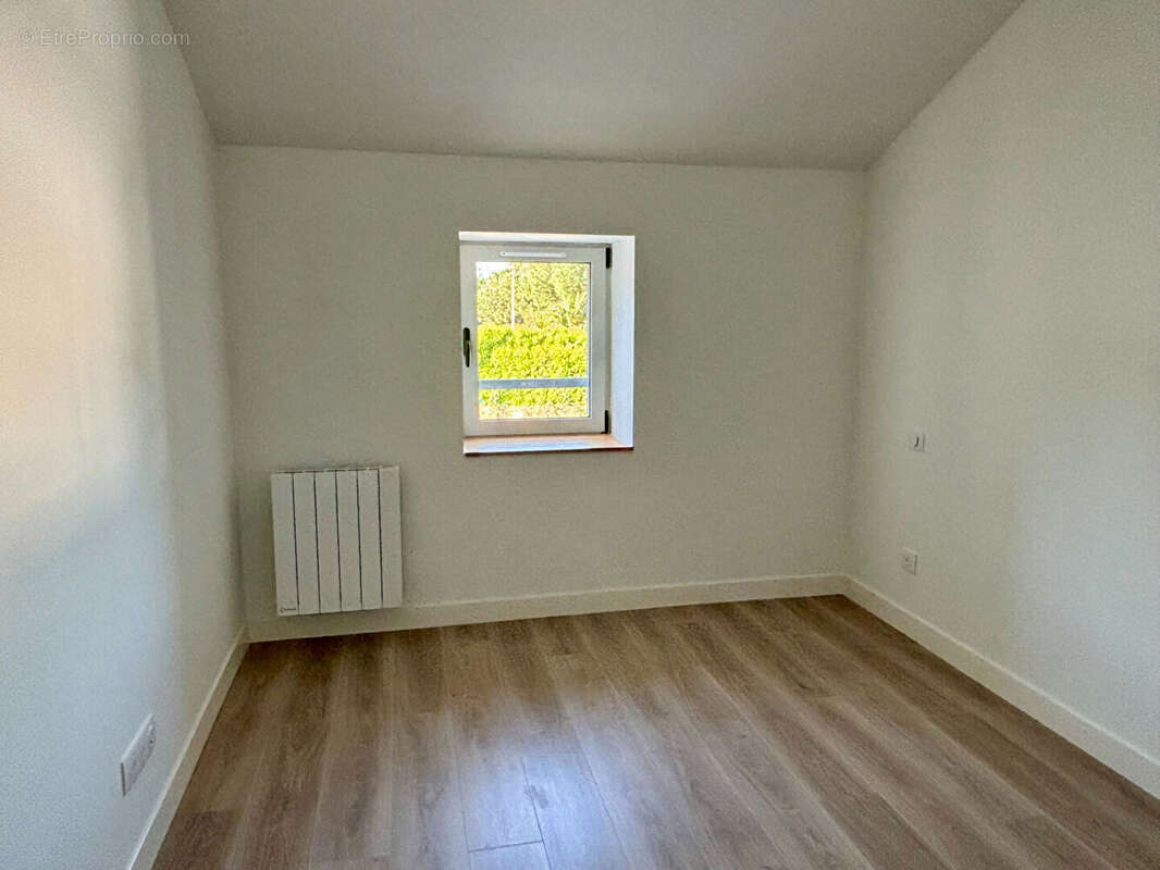 Maison à SAINT-LAURENT-DE-LA-PREE