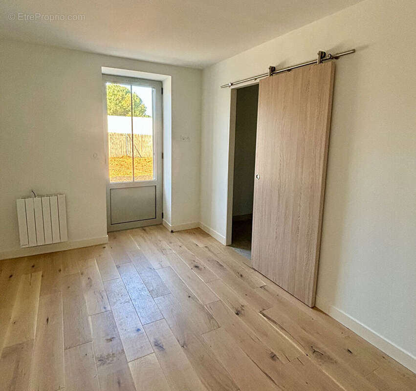 Maison à SAINT-LAURENT-DE-LA-PREE