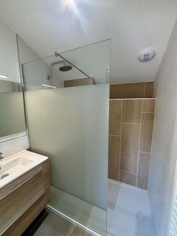 Maison à SAINT-LAURENT-DE-LA-PREE