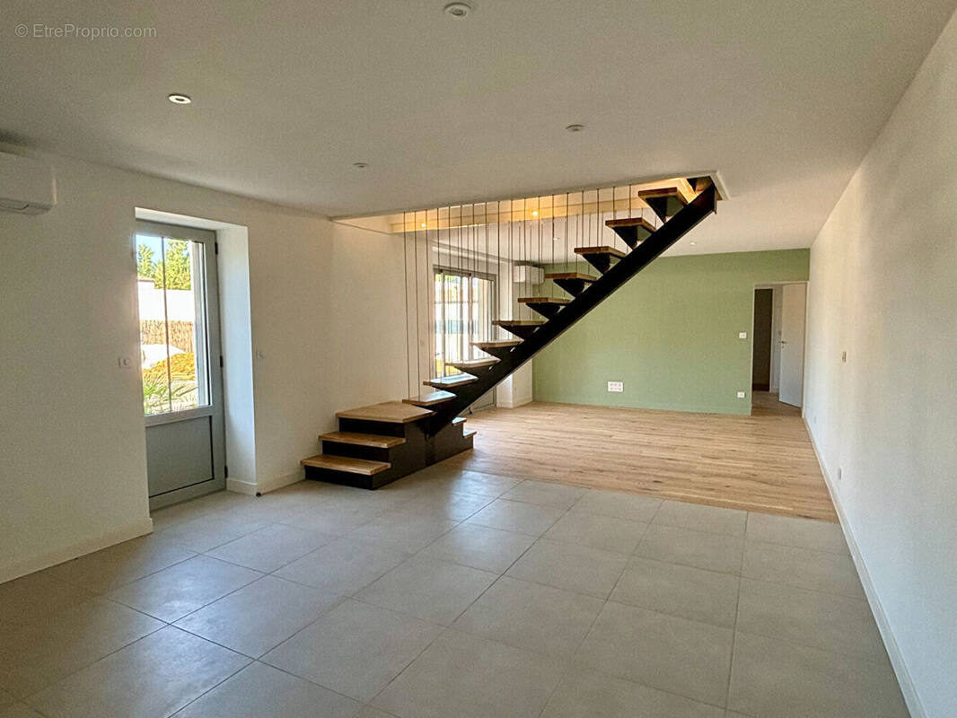 Maison à SAINT-LAURENT-DE-LA-PREE