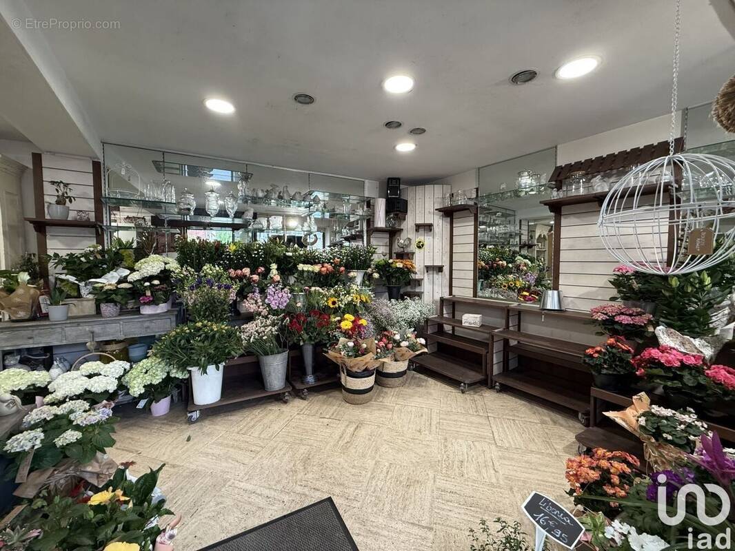 Photo 1 - Commerce à CHARLEVAL