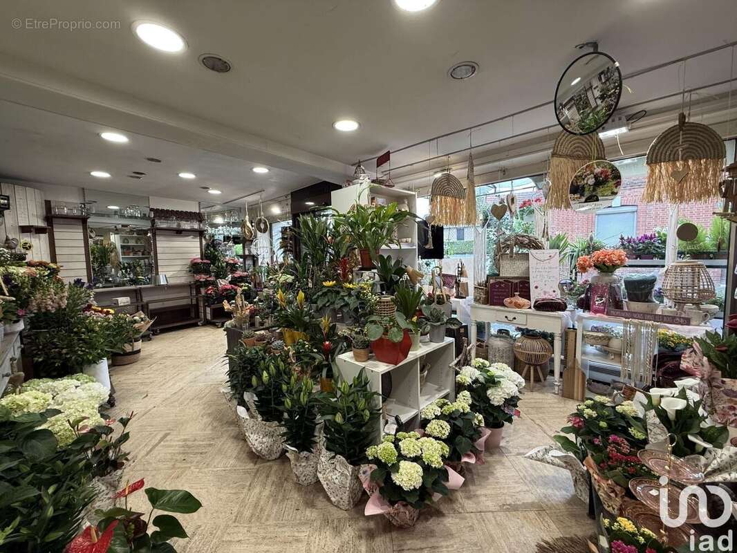 Photo 2 - Commerce à CHARLEVAL