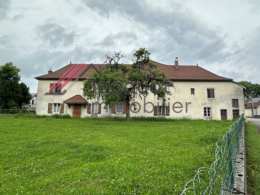 Maison à CHAMPAGNOLE